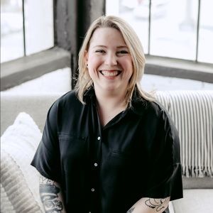 Meet your Posher, Dee